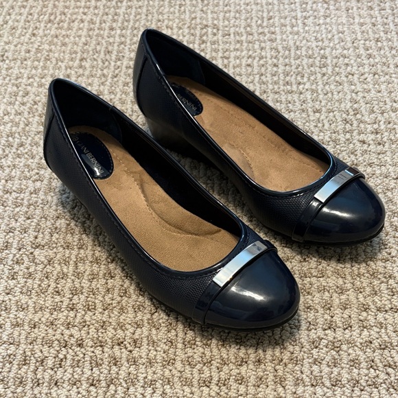 Giani Bernini Dark Blue Wedge with Silver Accent - Picture 2 of 8